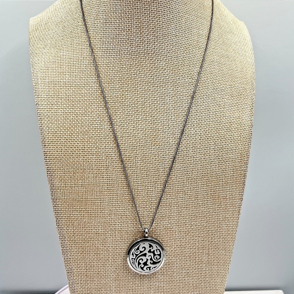 VTG Silver Tone Filigree Essential Oil Diffuser Locket Necklace, Purple Pad, 24"